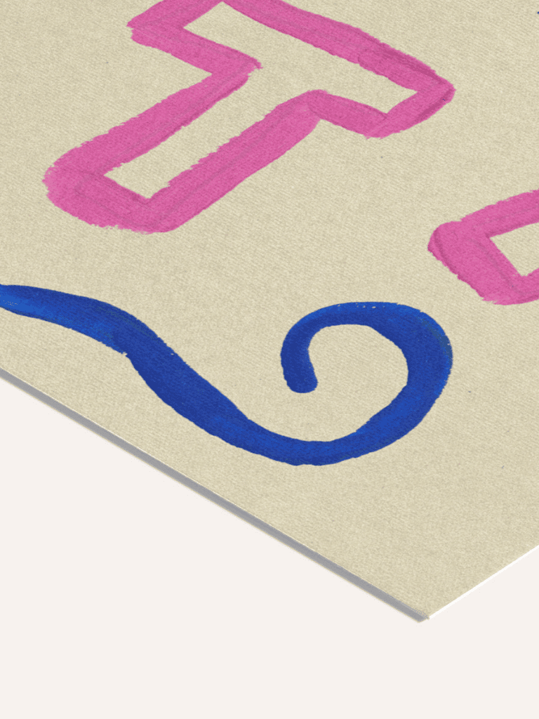 Zoom sur la texture du papier d’art et les détails colorés de l’affiche La Dolce Vita, bleu et rose