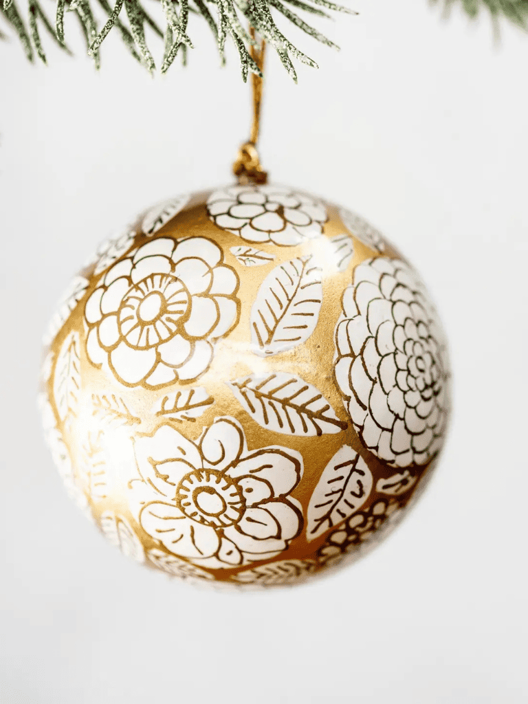 Boule de Noël en papier mâché artisanal, fabrication indienne