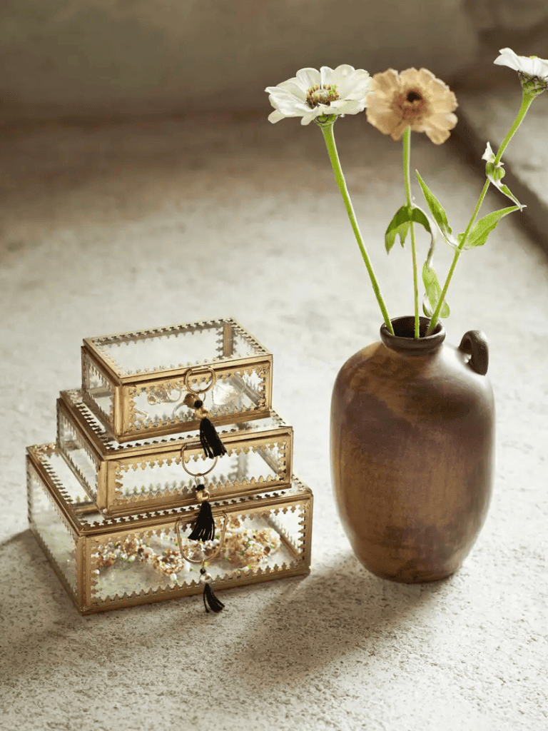Trio de boite en verre et metal avec pompon style bohème rangement bijoux