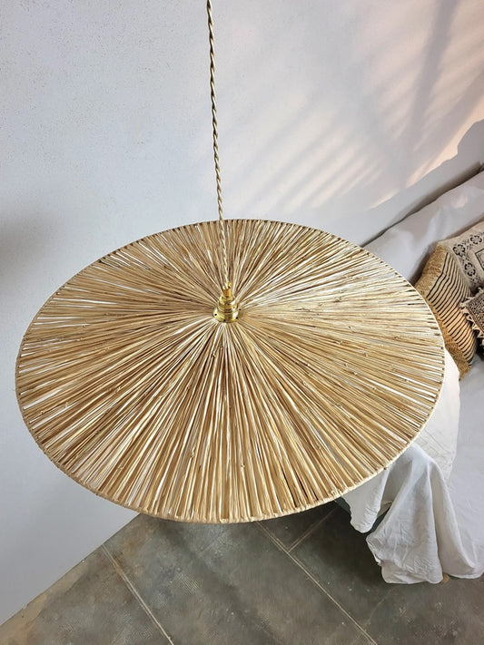 Abat-jour rond en raphia tissé à la main, luminaire naturel fabriqué dans le sud de la France.