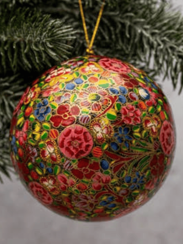 Grande Boule Noel Russian Bollywood Christmas