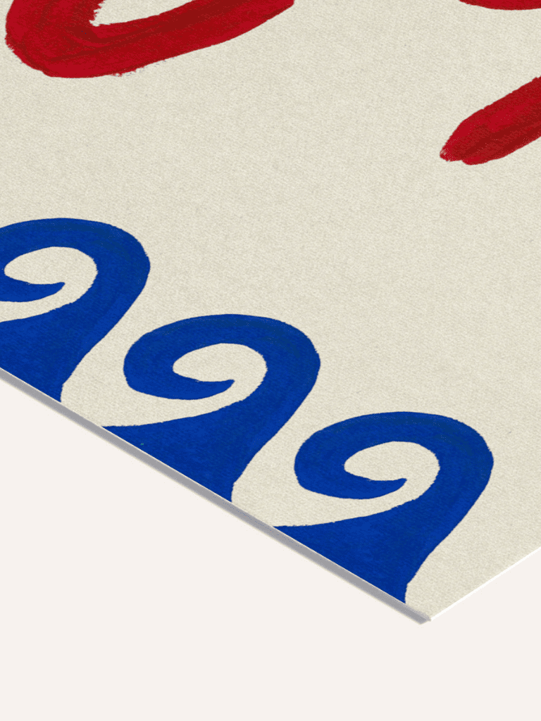 Zoom sur la texture du papier d’art et les détails bleus des vagues de l’affiche La Mer