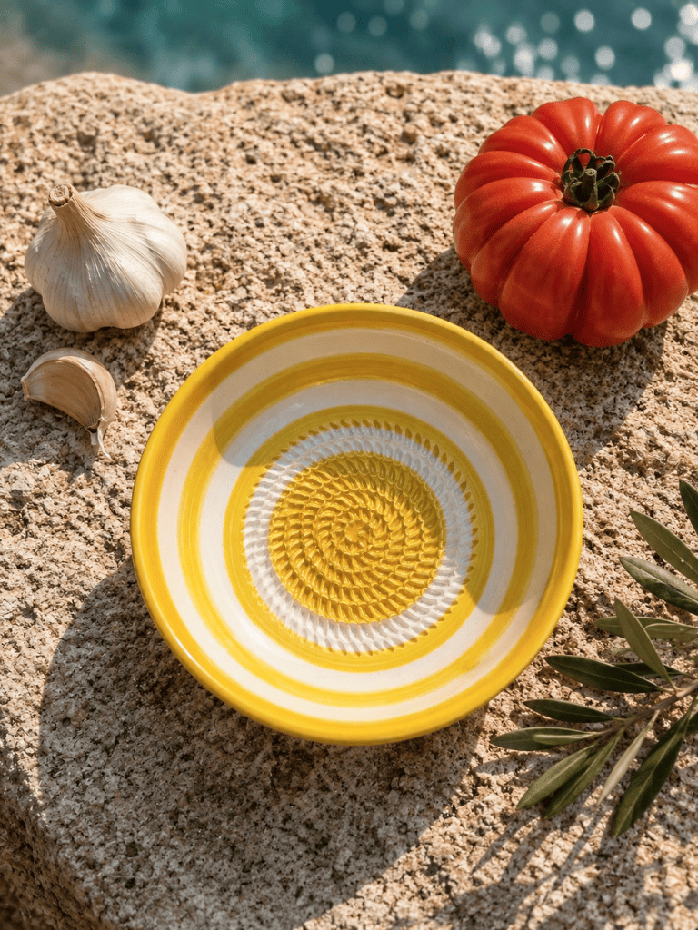 Bol râpe-ail, gingembre, tomate, rayure jaune en céramique artisanale espagnole, accessoire de cuisine Méditerranée