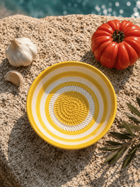 Bol râpe-ail, gingembre, tomate, rayure jaune en céramique artisanale espagnole, accessoire de cuisine Méditerranée