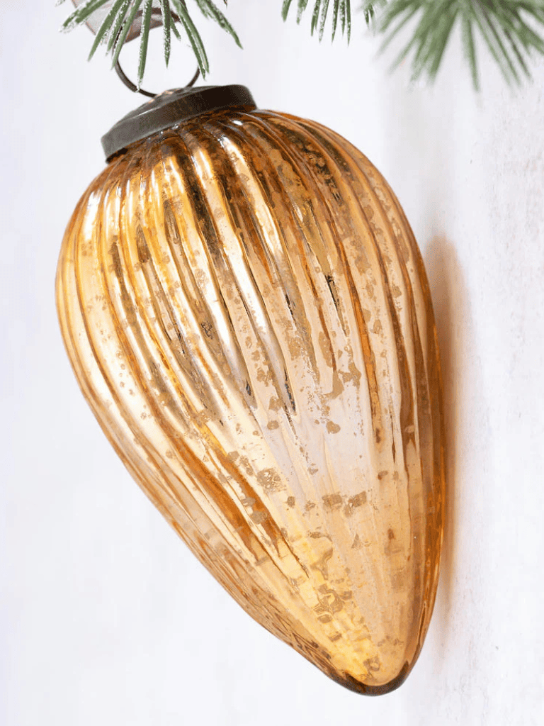 boule de noel pignon en verre indien or