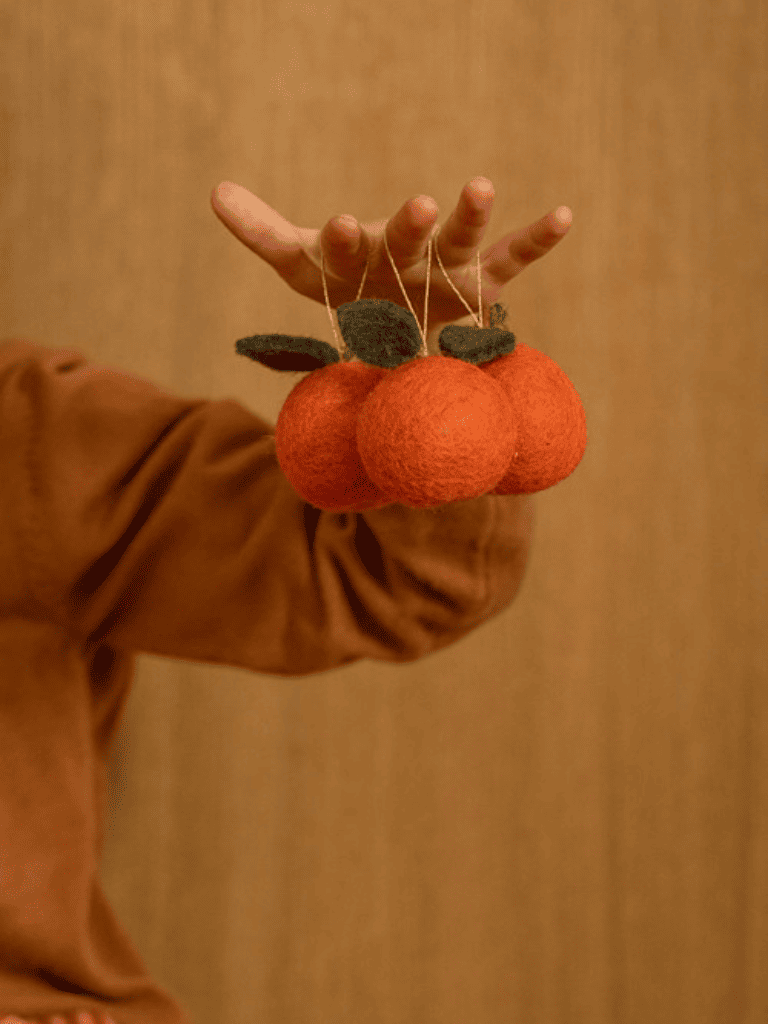 Boules de Noël ronde clementine en feutrine Muskhane