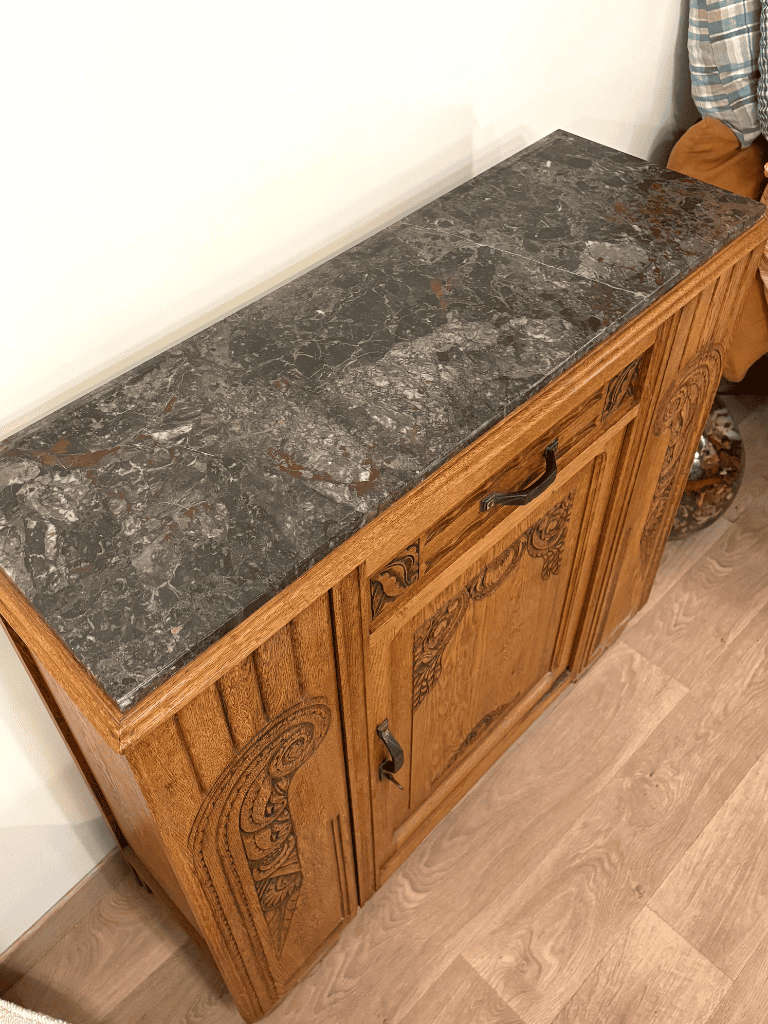 Buffet arabesque Art déco années 20 en vue trois-quarts