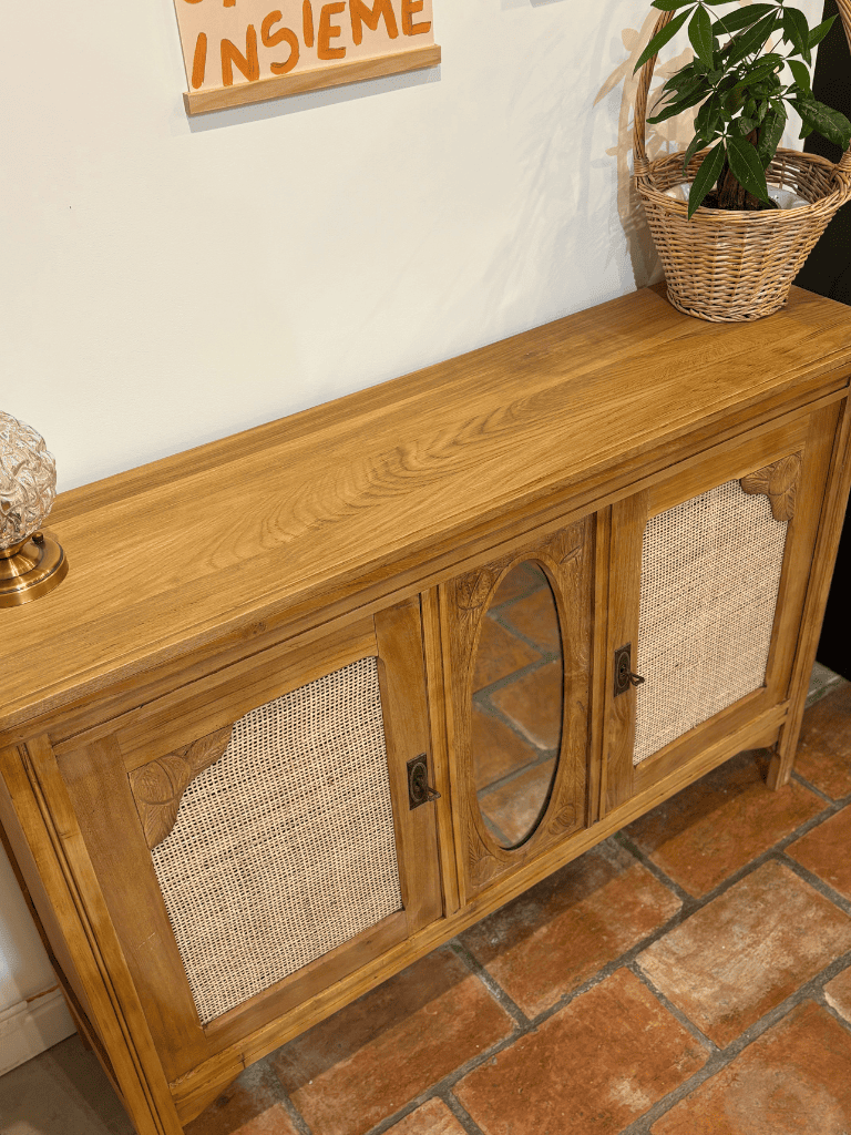 Enfilade en chêne couleur noix en vue trois-quarts