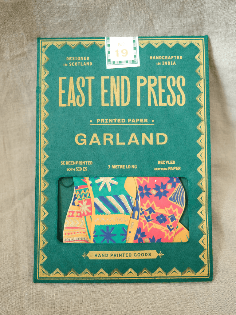 Guirlande en papier décorative East End Press aux motifs illustrés chaussette