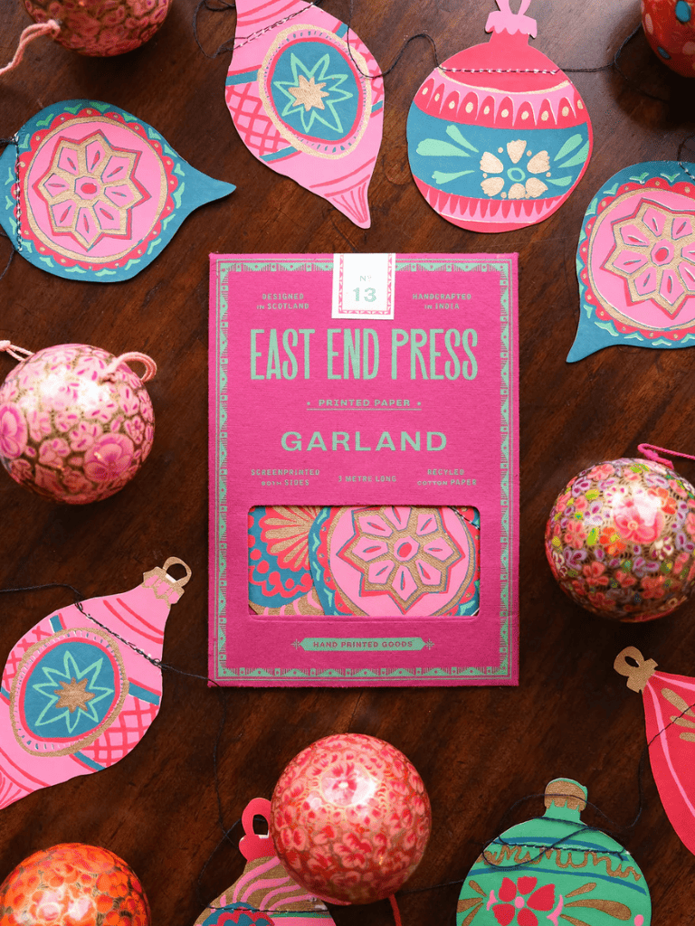 Guirlande en papier décorative East End Press aux motifs illustrés ornements roses