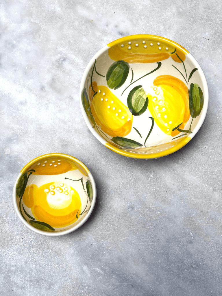 lot poterie citron céramique sur table