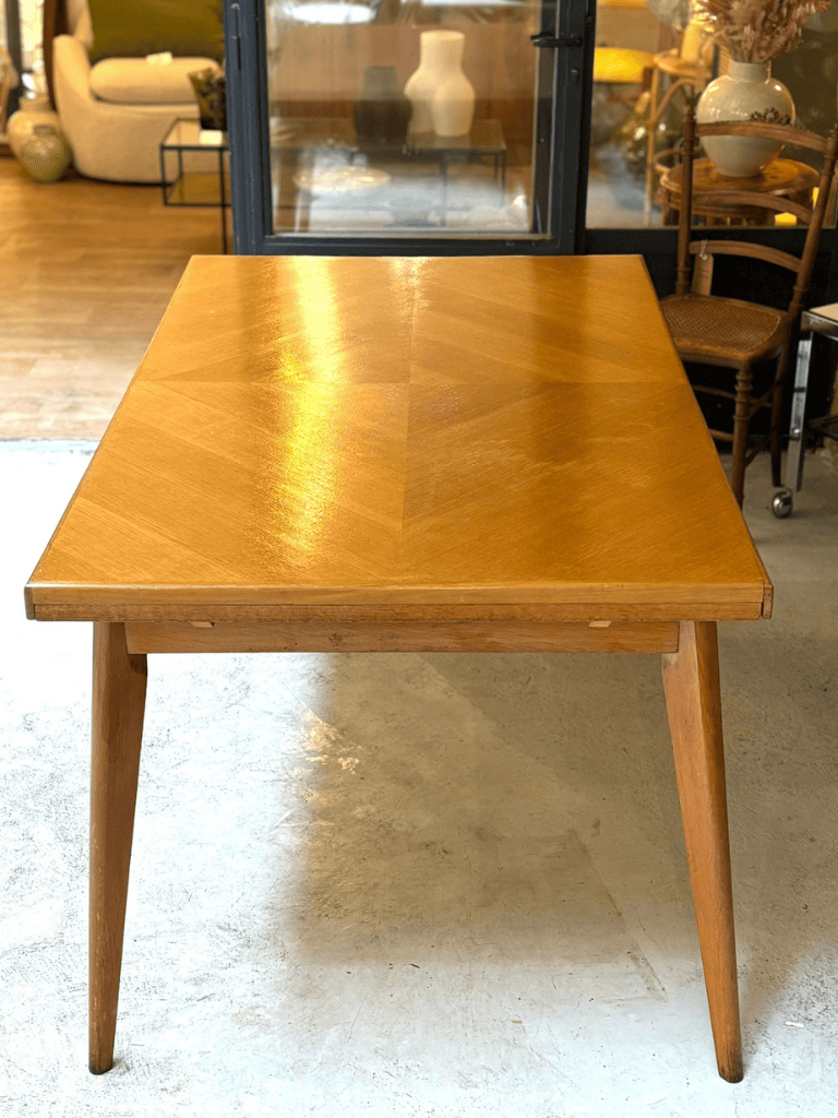 Table compacte années 50 sans rallonges en bois