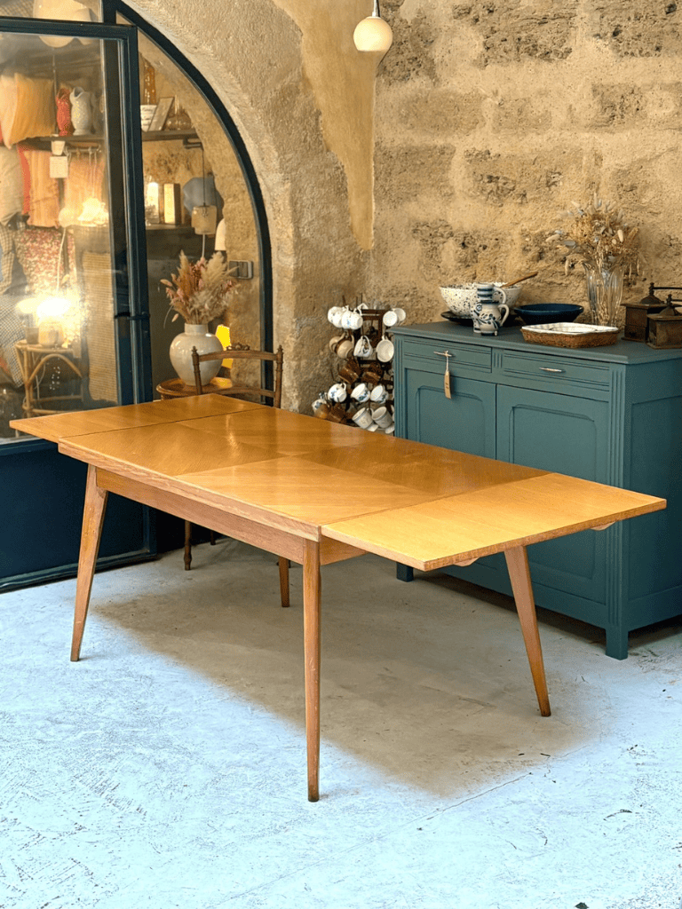 Table compacte années 50 sans rallonges en bois