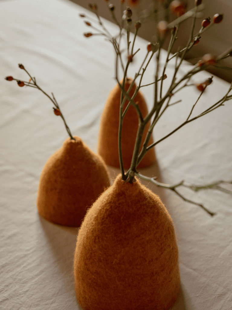 trio cache vase Muskhane en feutrine caramel en forme de cloche, décoration artisanale et naturelle