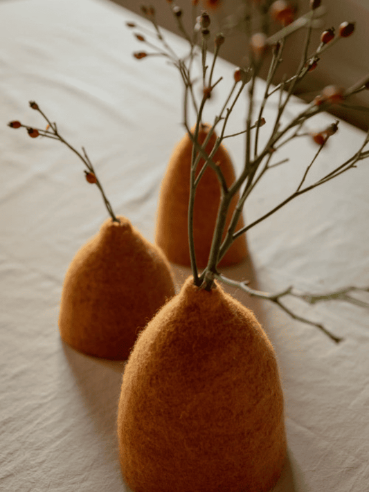 trio cache vase Muskhane en feutrine caramel en forme de cloche, décoration artisanale et naturelle