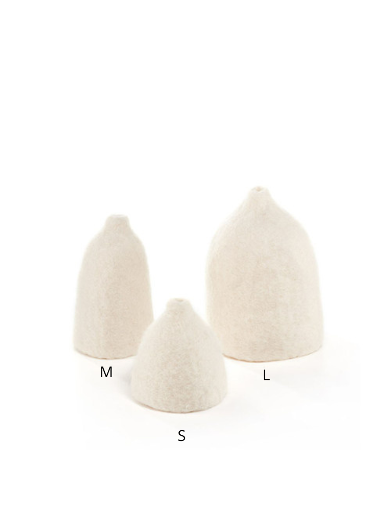 trio Soliflore en feutrine crème Muskhane en forme de cloche, vue sur fond blanc, design épuré et artisanal